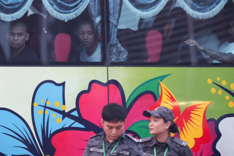 Malaysia Sends 1,476 Muslims Back to Myanmar on Naval Ships