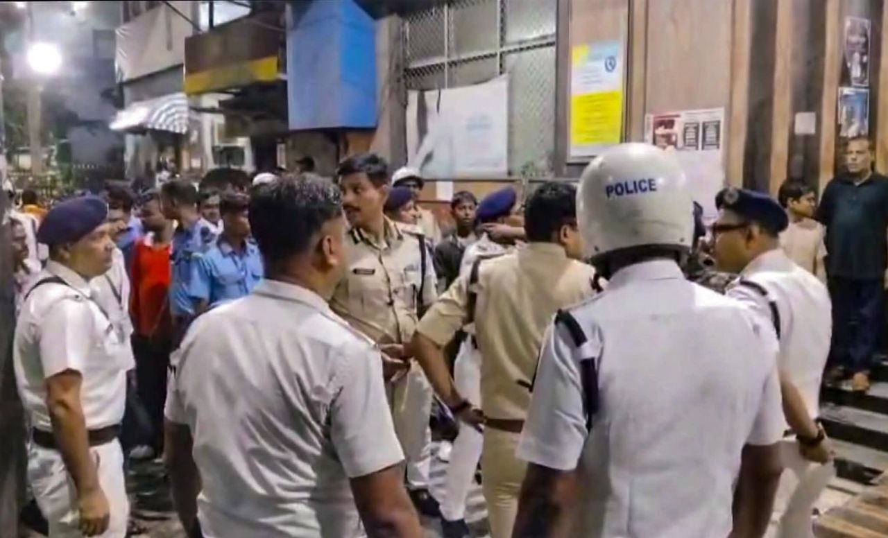 17 Killed in Crowd Crush at Durga Puja Festival in India, Around 35 Hospitalized